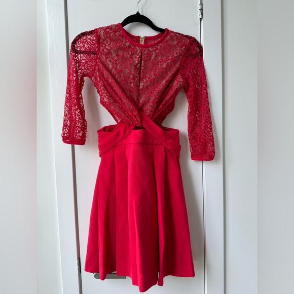 BNWT Red lace dress from brand THREE FLOOR - Picture 2 of 9